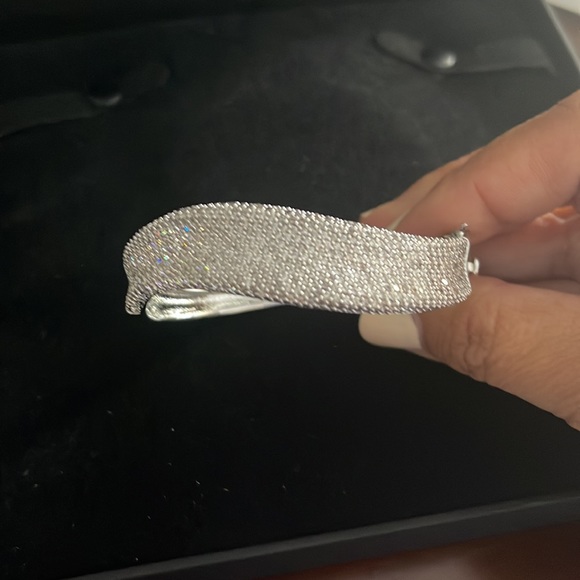 ::new:: pave set diamond bangle bracelet white gold - Picture 4 of 5